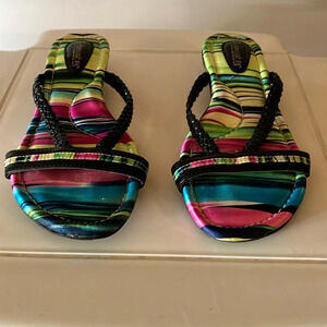 Women’s Tidewater Sz 8 Flip flops/sandals..multi-colored..like new condition.